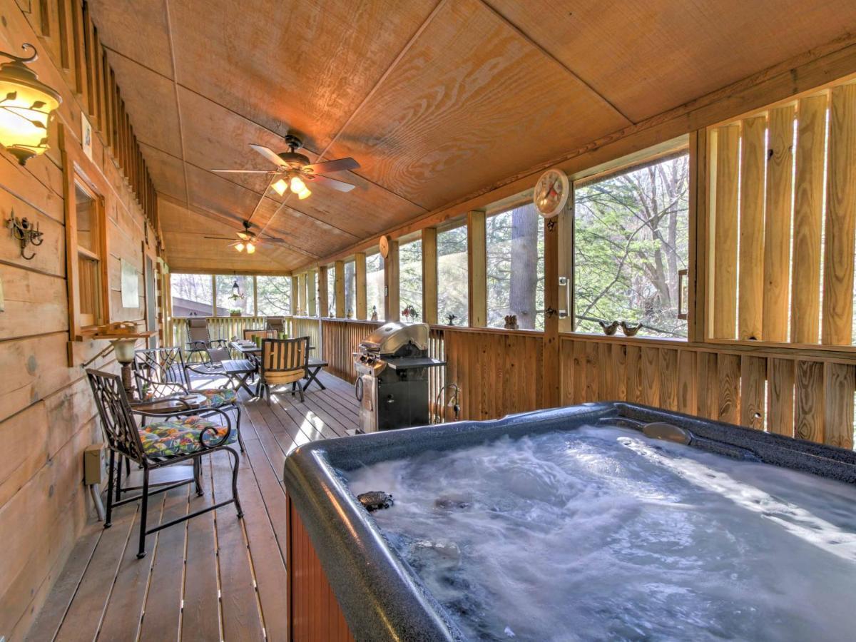 Cozy Nest Gatlinburg Cabin With Porch And Jacuzzi! Villa Exteriör bild