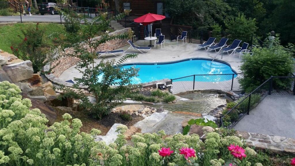 Cozy Nest Gatlinburg Cabin With Porch And Jacuzzi! Villa Exteriör bild