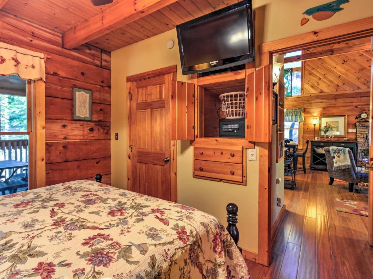 Cozy Nest Gatlinburg Cabin With Porch And Jacuzzi! Villa Exteriör bild